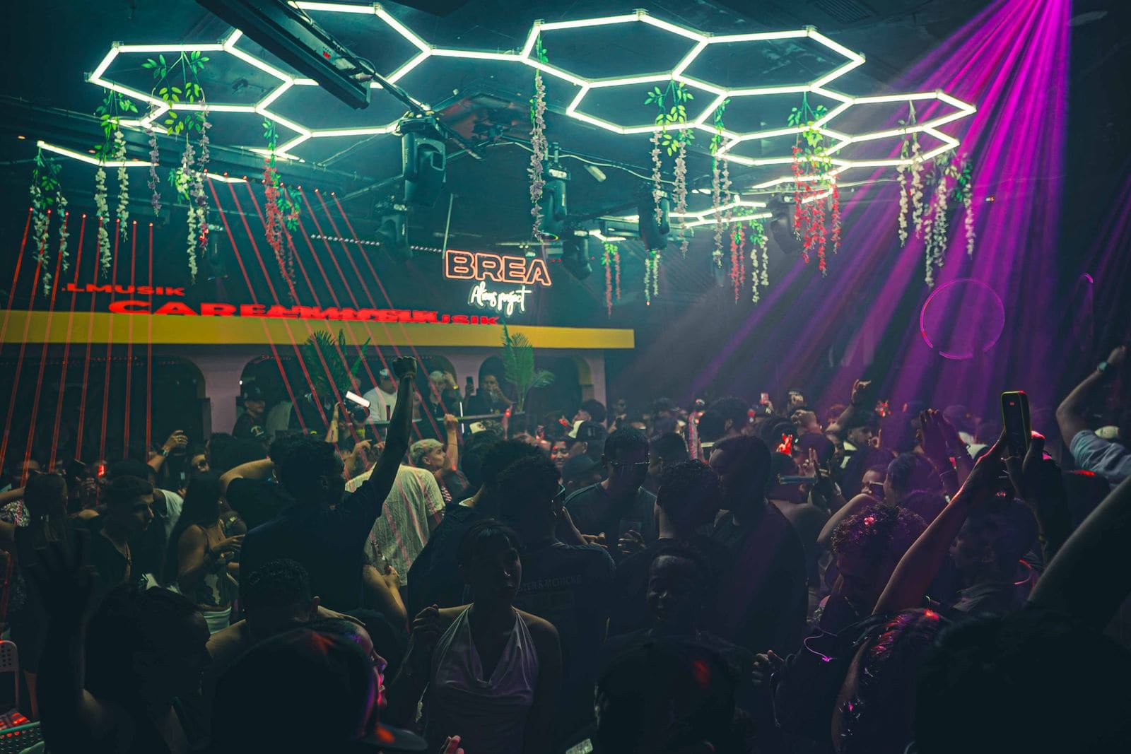 BREA: la discoteca crossover de la avenida del Cid
