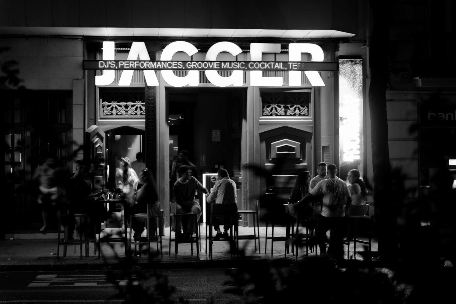 Jagger Club: cócteles, tardeo de hits y noche +21 en Marqués del Turia